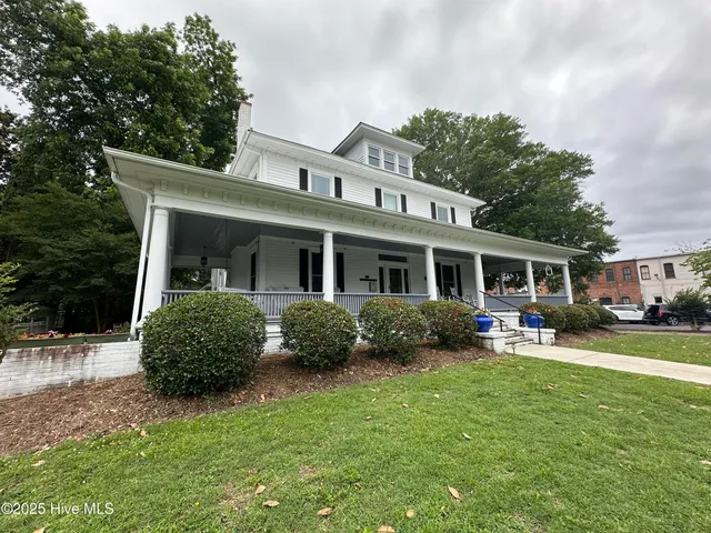 $950 | 121 East 2nd Street, Unit 205, Washington, NC 27889