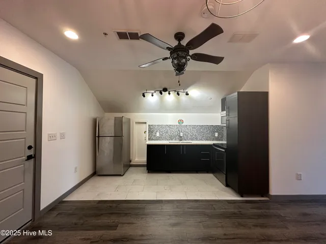 $950 | 121 East 2nd Street, Unit 205, Washington, NC 27889