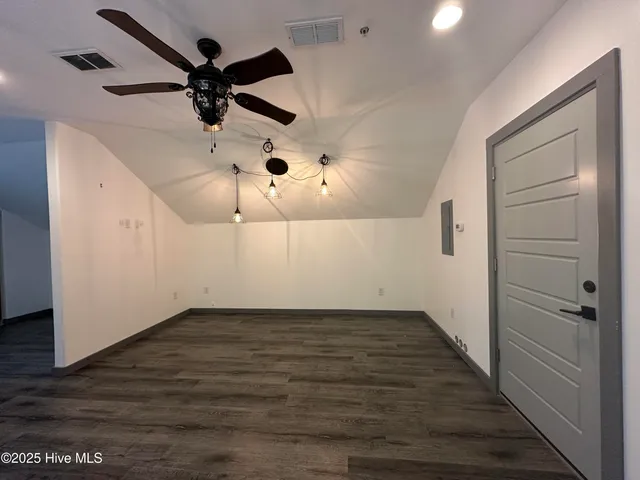 $950 | 121 East 2nd Street, Unit 205, Washington, NC 27889