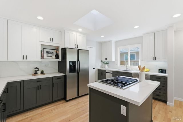 $1,875,000 | 16 Edna Court, Kentfield, CA 94904