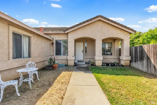 a front view of house with yard