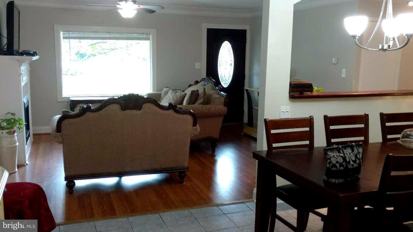 8005 Russell Road Alexandria, VA 22309 - Photo 3 of 15 Interior (General)