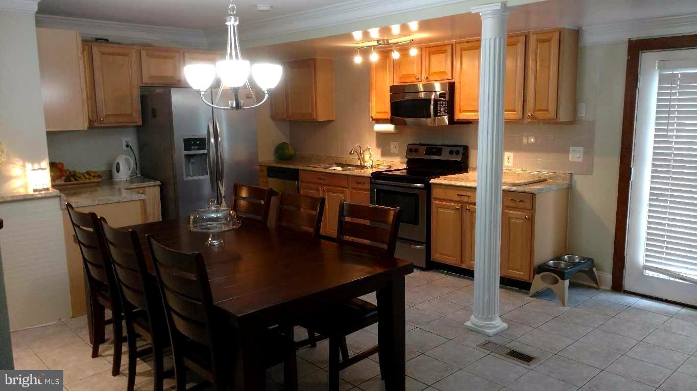 8005 Russell Road Alexandria, VA 22309 - Photo 6 of 15 Kitchen