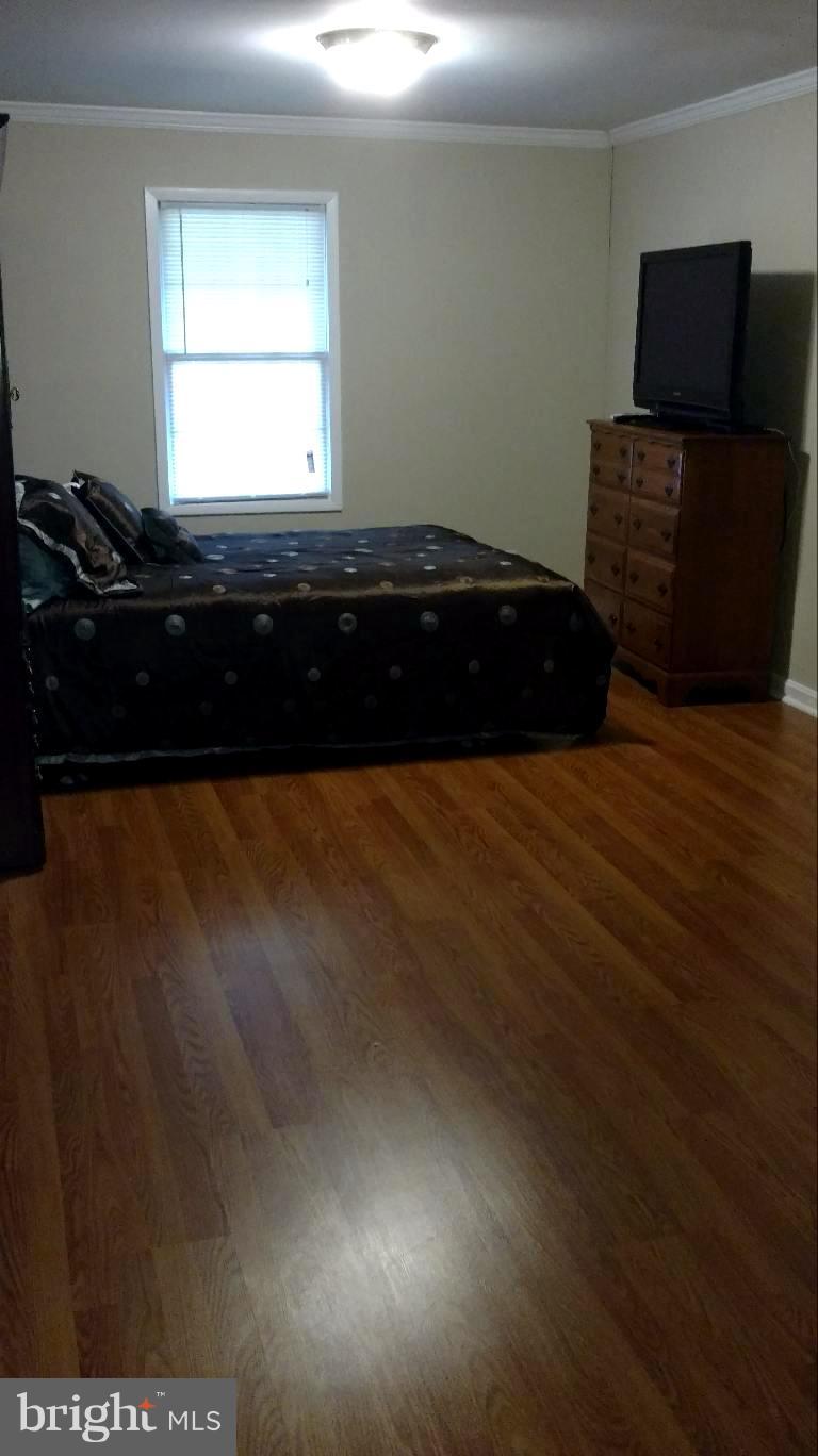 8005 Russell Road Alexandria, VA 22309 - Photo 8 of 15 Bath (Master)