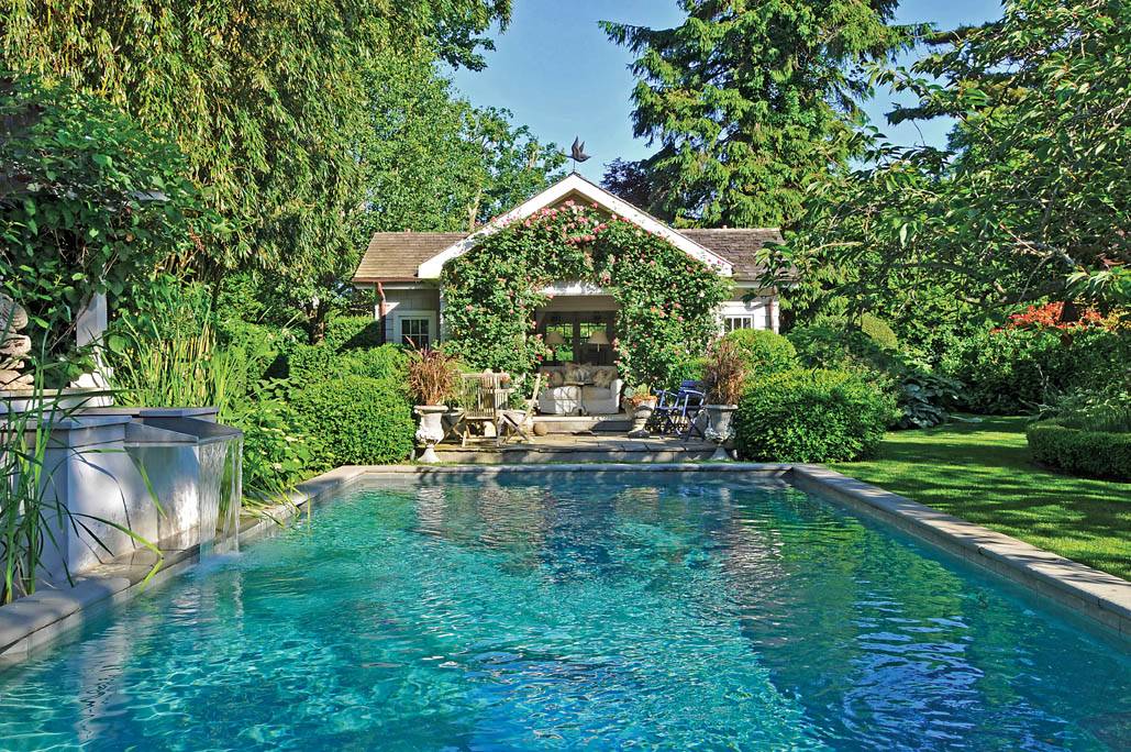 12 Huntington Lane Water Mill, NY 11976 - Photo 14 of 50 a swimming pool with outdoor seating and yard