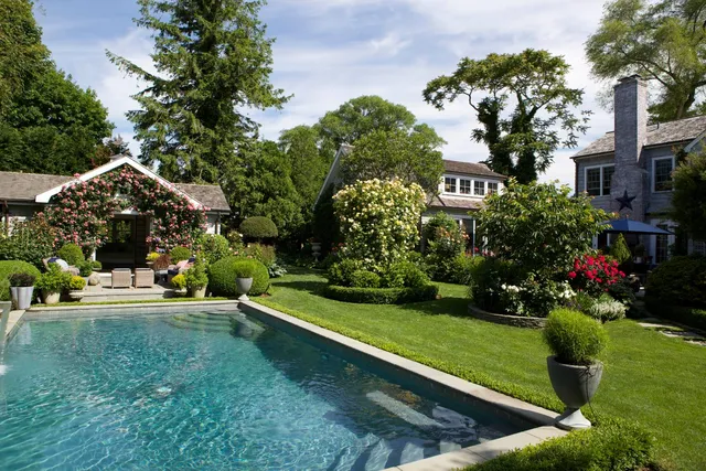a view of a garden with a fountain