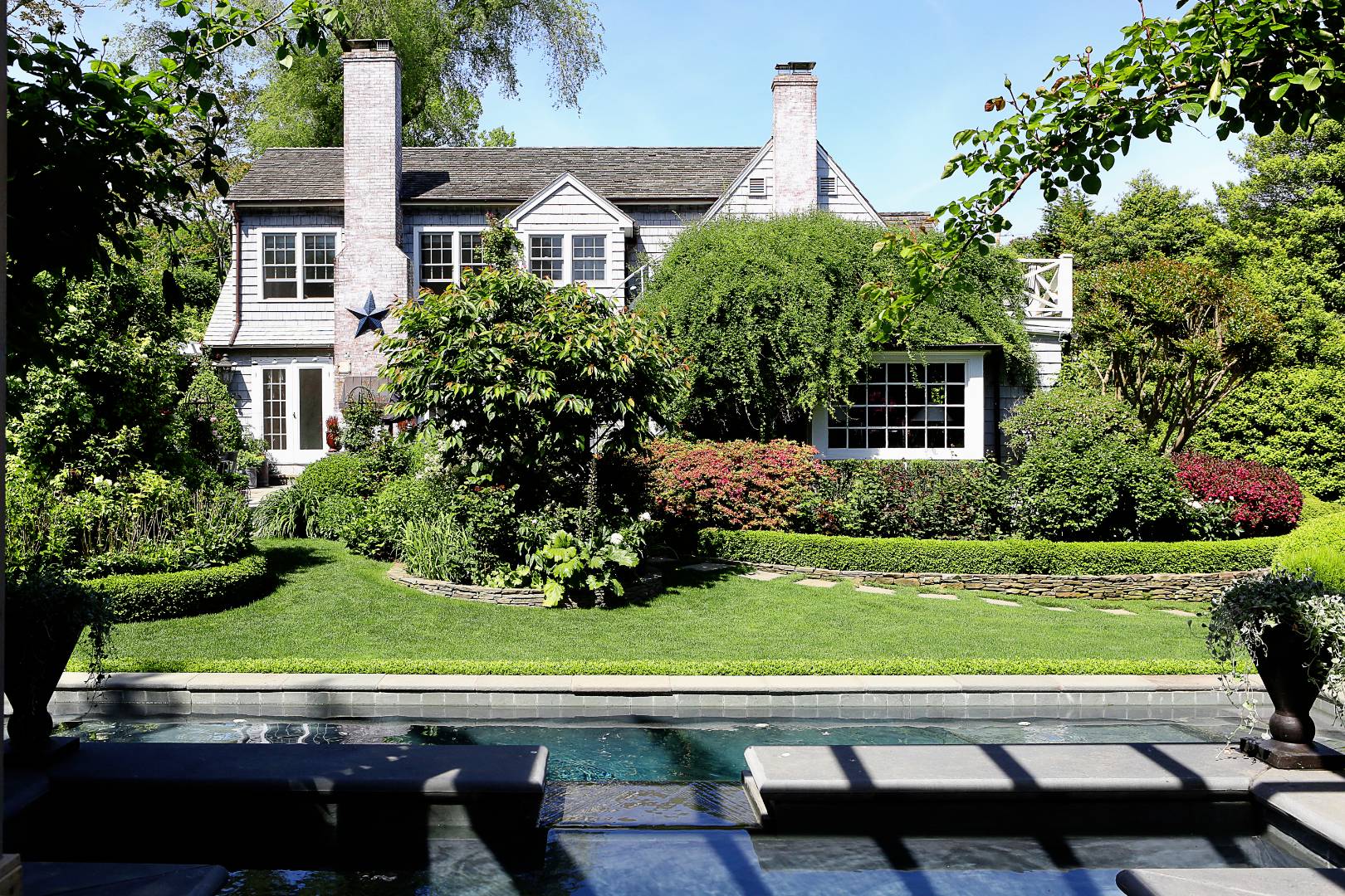 12 Huntington Lane Water Mill, NY 11976 - Photo 4 of 50 a view of a swimming pool with lawn chairs and a big yard