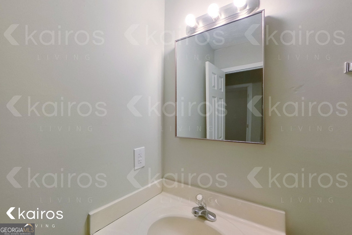 100 Deer Parkway Athens, GA 30605 - Photo 8 of 22 a bathroom with a sink and a mirror