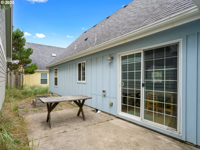 a view of a house with backyard and sitting area