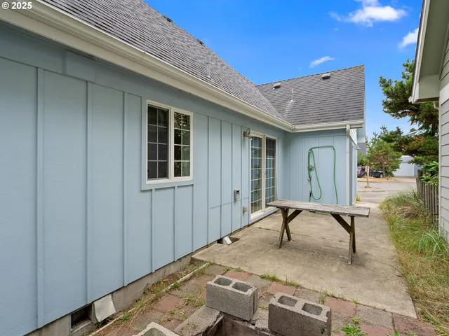 a house view with a outdoor space