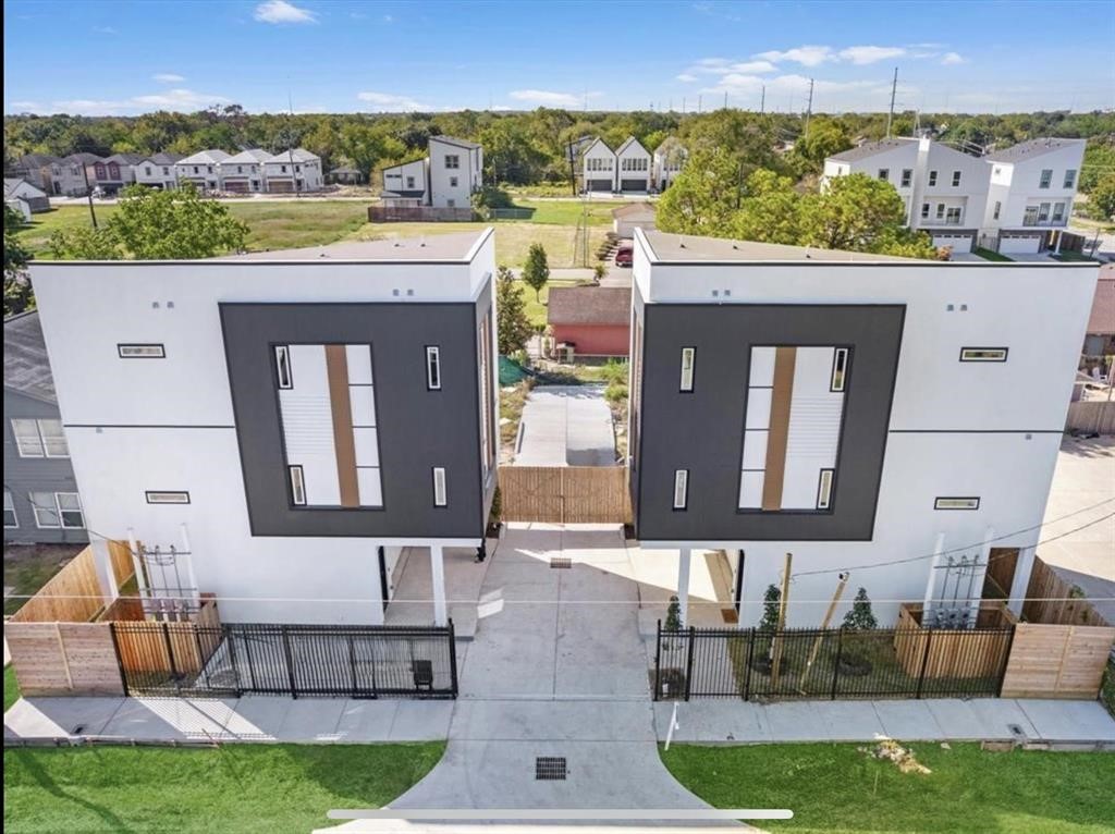 3620 Lehall Street Houston, TX 77021 - Photo 7 of 32 an aerial view of a house with a yard