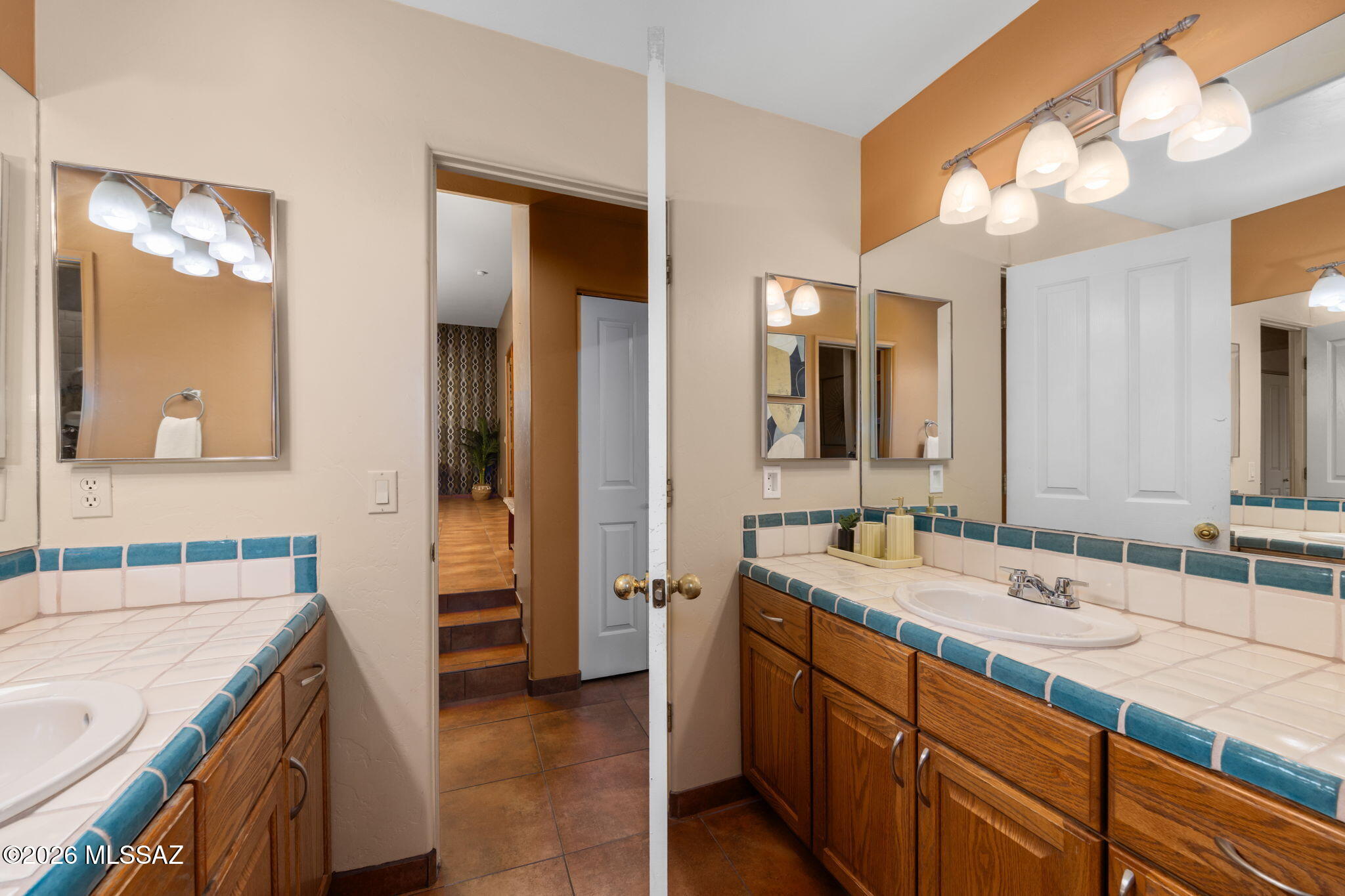 4612 North Rockcliff Road Tucson, AZ 85750 - Photo 20 of 34 Bathroom between BR 3 & 4