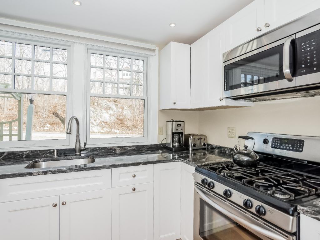 38 Perkins Cove Road, Unit 2 Ogunquit, ME 03907 - Photo 13 of 35 Gallery Image 13
