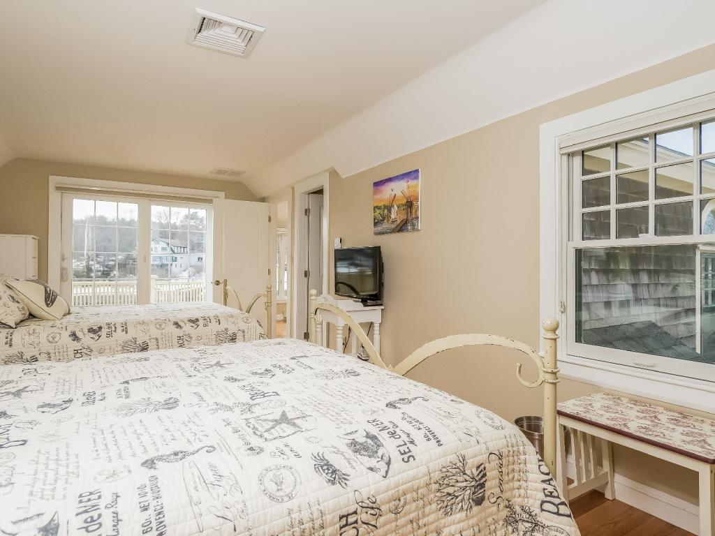 38 Perkins Cove Road, Unit 2 Ogunquit, ME 03907 - Photo 27 of 35 Gallery Image 27