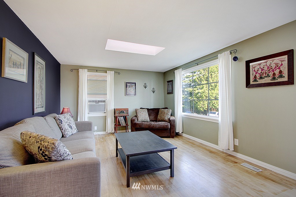 7147 29th Avenue Southwest Seattle, WA 98126 - Photo 2 of 15