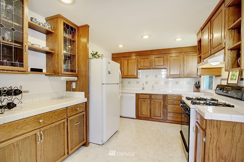 7147 29th Avenue Southwest Seattle, WA 98126 - Photo 4 of 15