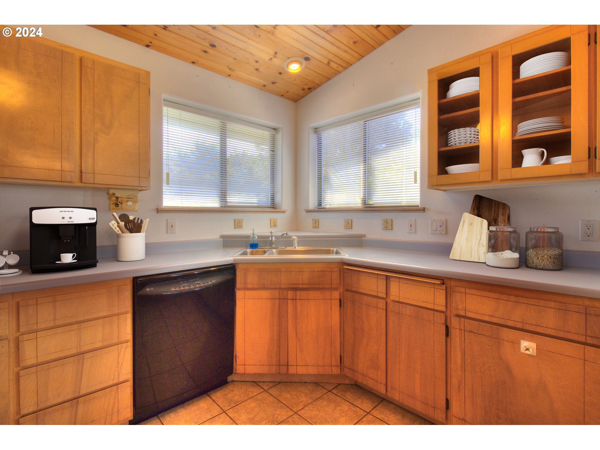 32782 Kilgore Road Gold Beach, OR 97444 - Photo 12 of 47 Kitchen