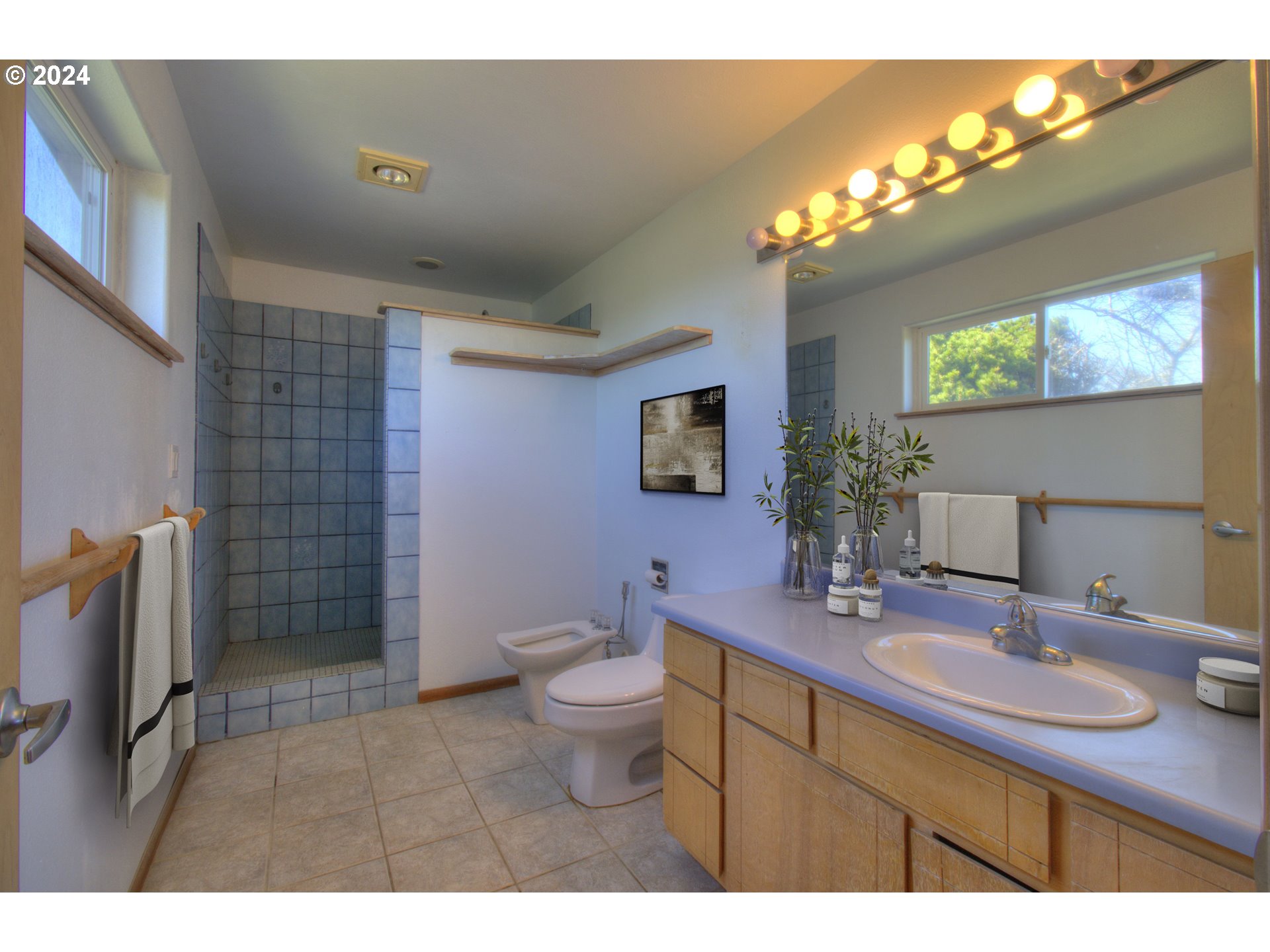 32782 Kilgore Road Gold Beach, OR 97444 - Photo 19 of 47 Bathroom