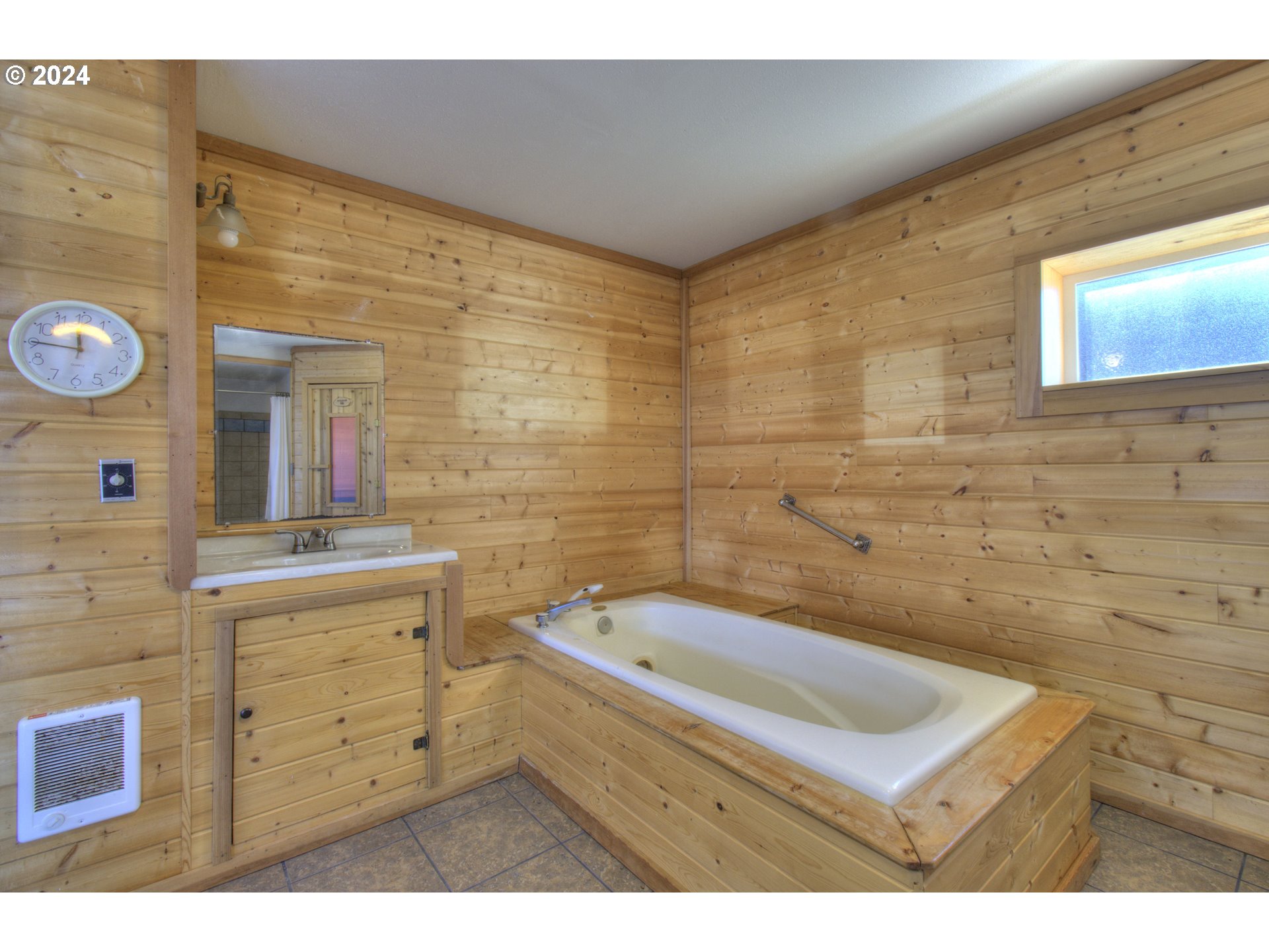 32782 Kilgore Road Gold Beach, OR 97444 - Photo 25 of 47 Bathroom