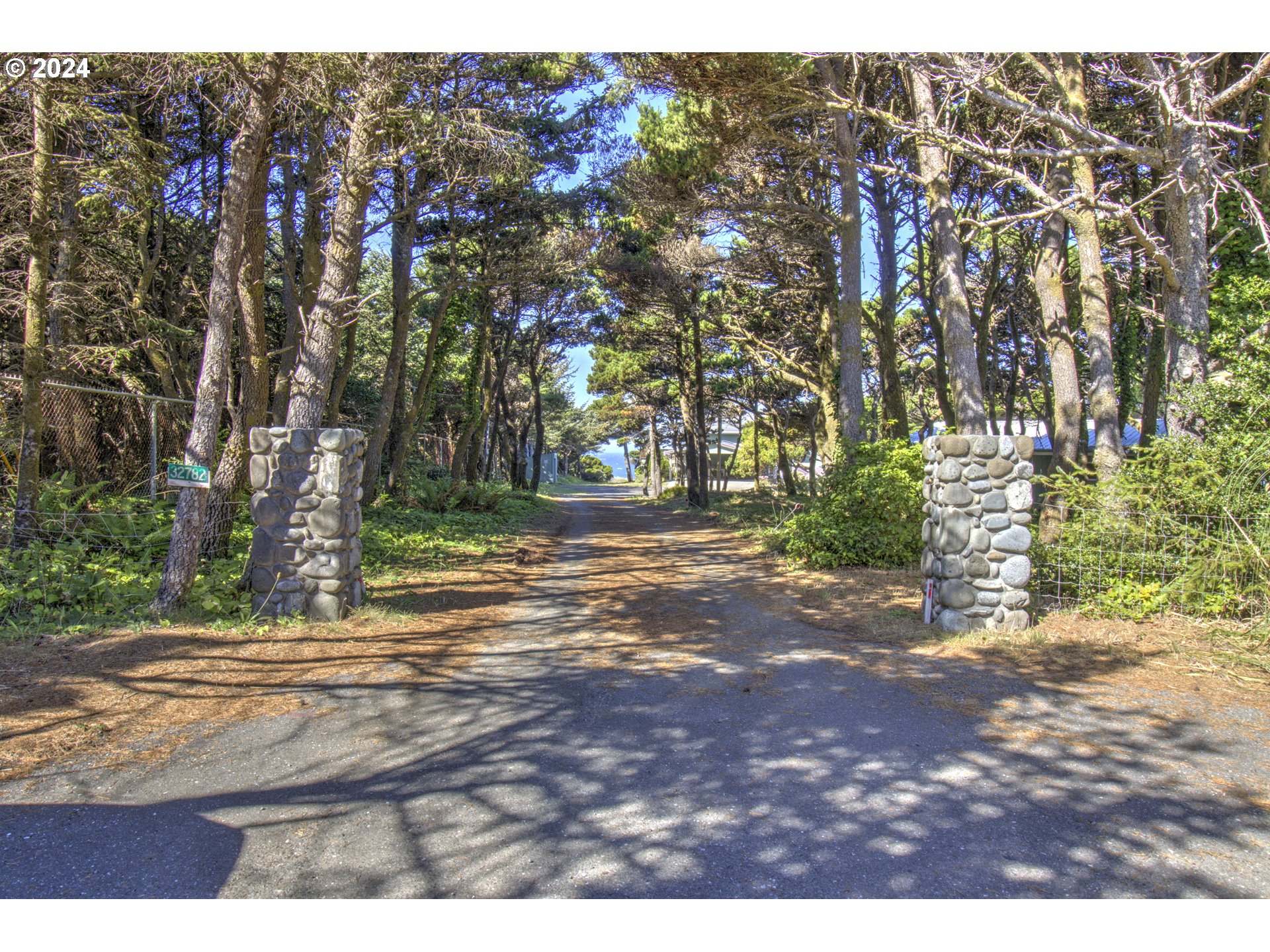 32782 Kilgore Road Gold Beach, OR 97444 - Photo 6 of 47