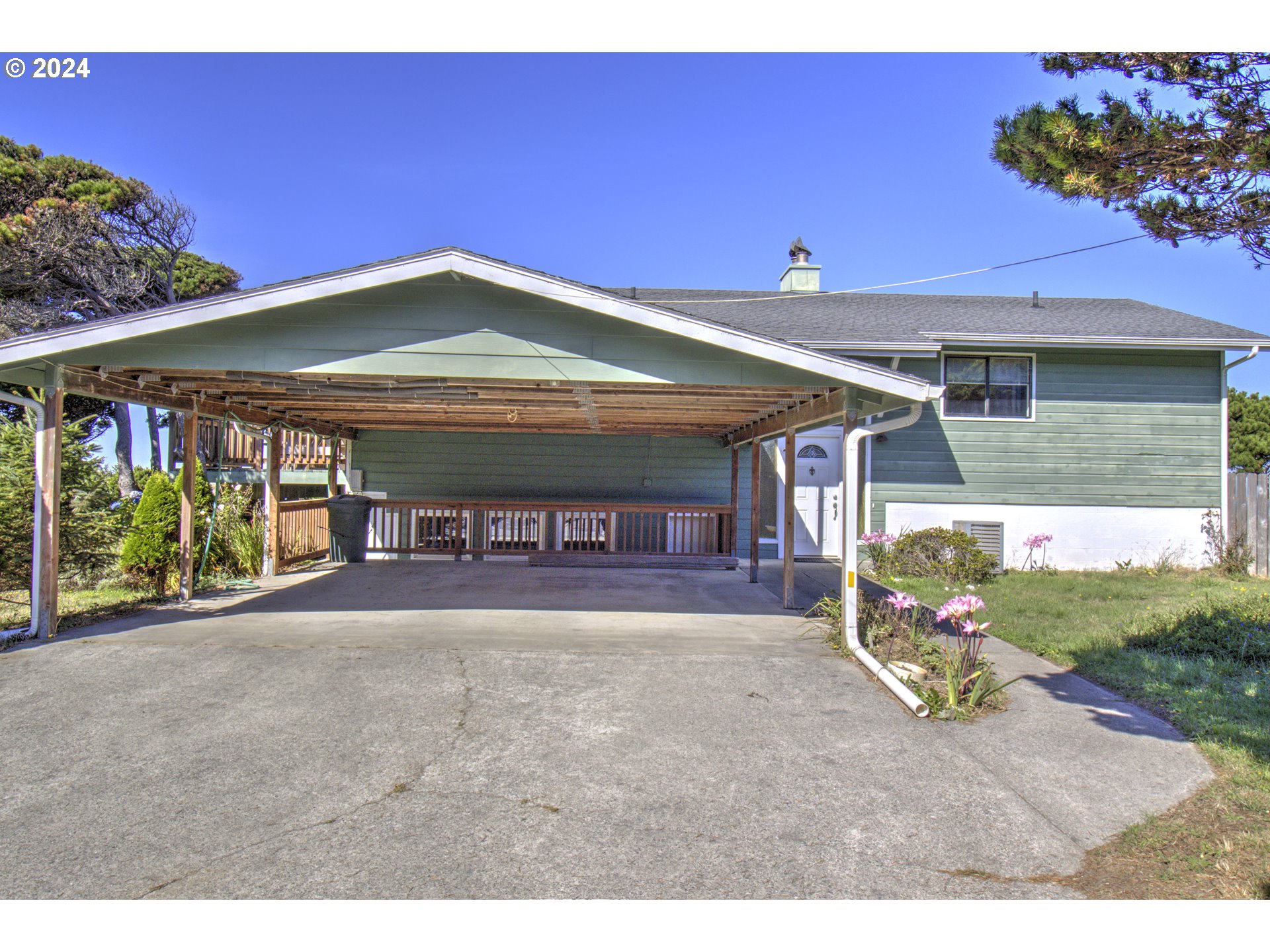 32782 Kilgore Road Gold Beach, OR 97444 - Photo 7 of 47 Carport