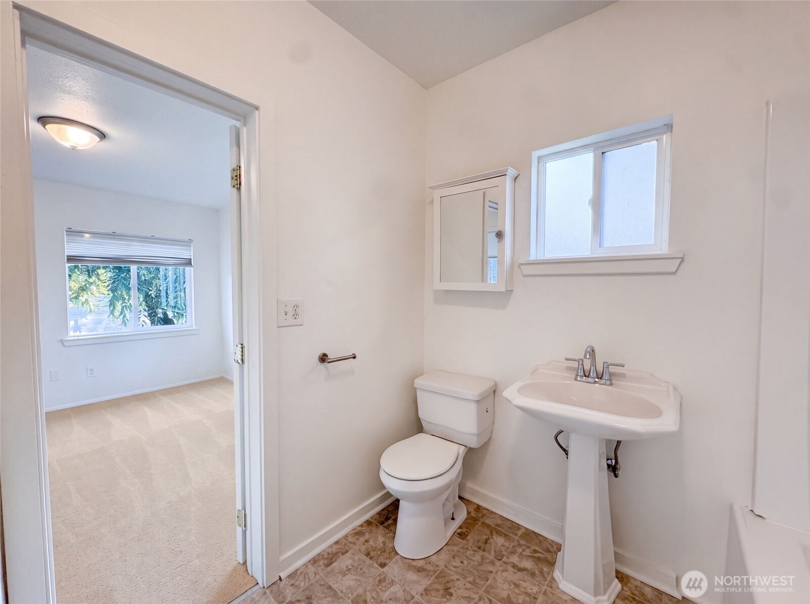 7507 Lower Ridge Road Everett, WA 98203 - Photo 9 of 16 Gallery Image 9