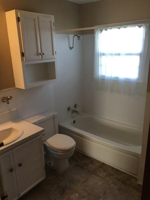 203 Southwest Nabors Ropesville, TX 79358 - Photo 5 of 10 a bathroom with a sink a toilet and bathtub