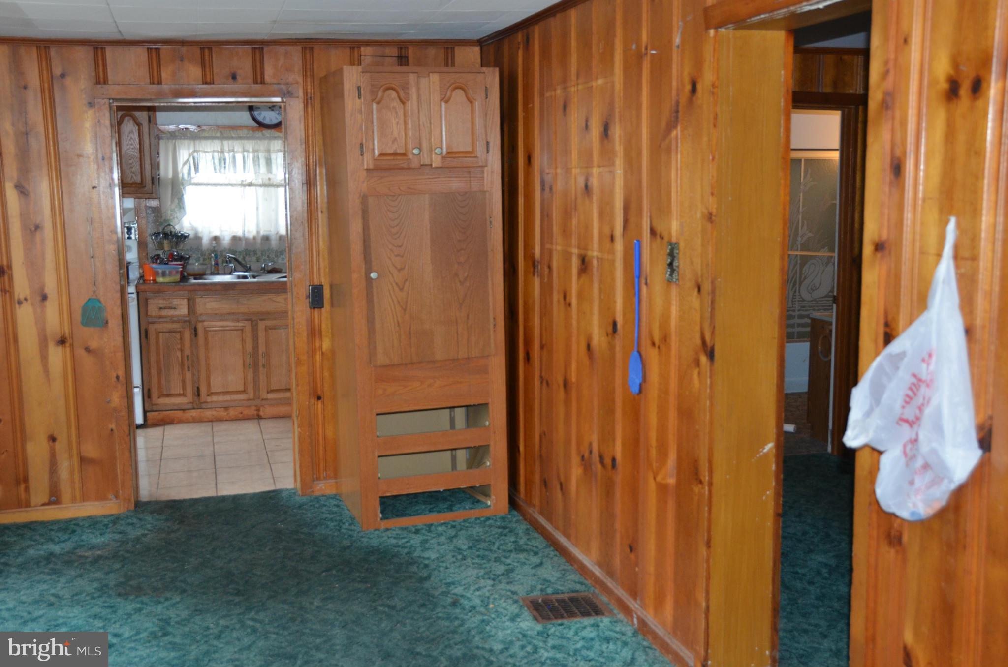 132 Bar Harbor Road Pasadena, MD 21122 - Photo 13 of 30 Living Room