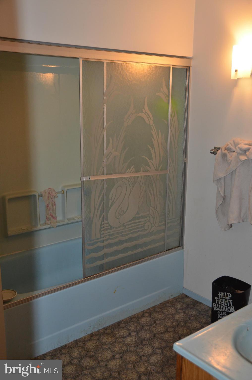 132 Bar Harbor Road Pasadena, MD 21122 - Photo 16 of 30 Bath