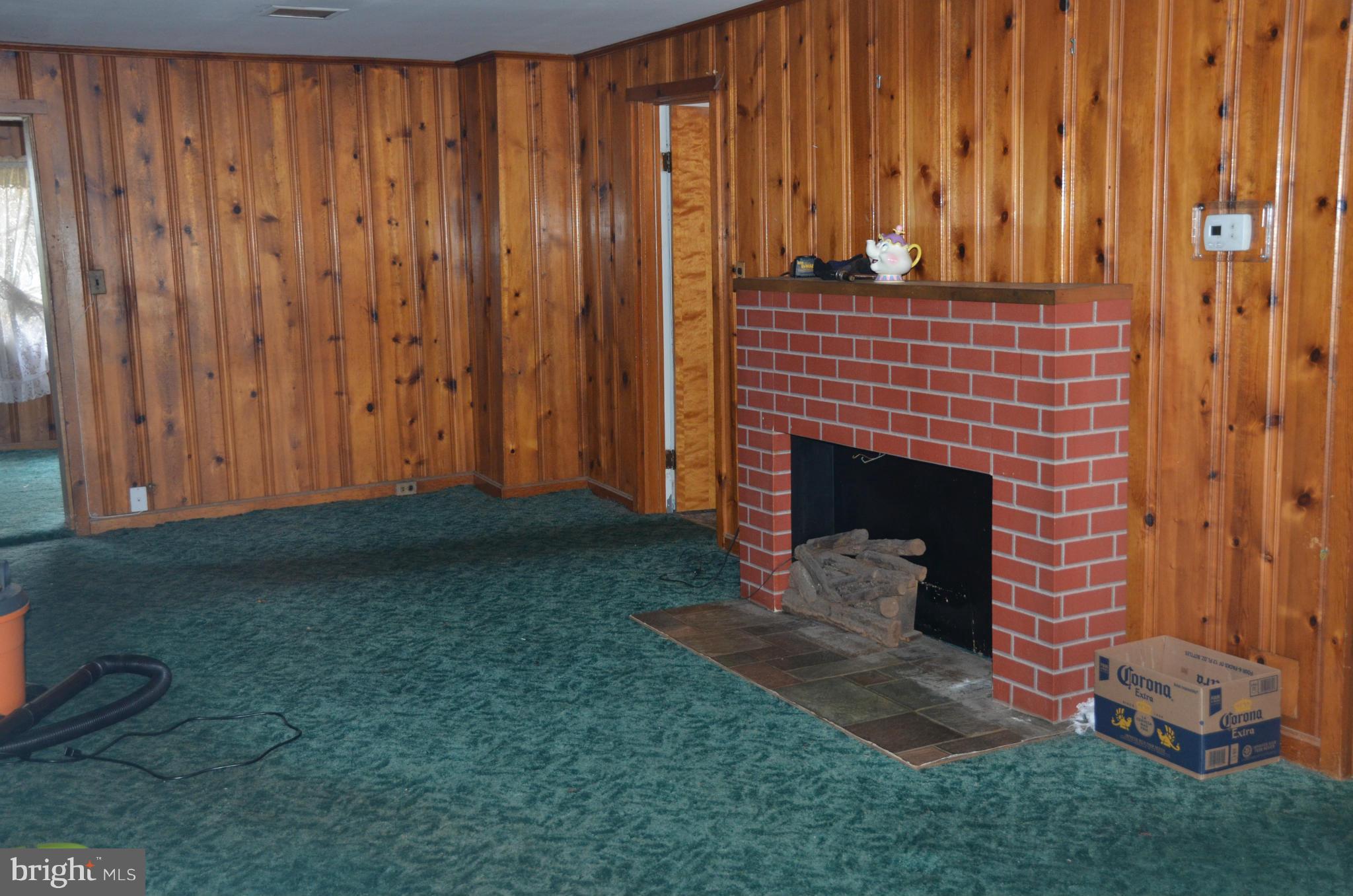 132 Bar Harbor Road Pasadena, MD 21122 - Photo 19 of 30 Living Room