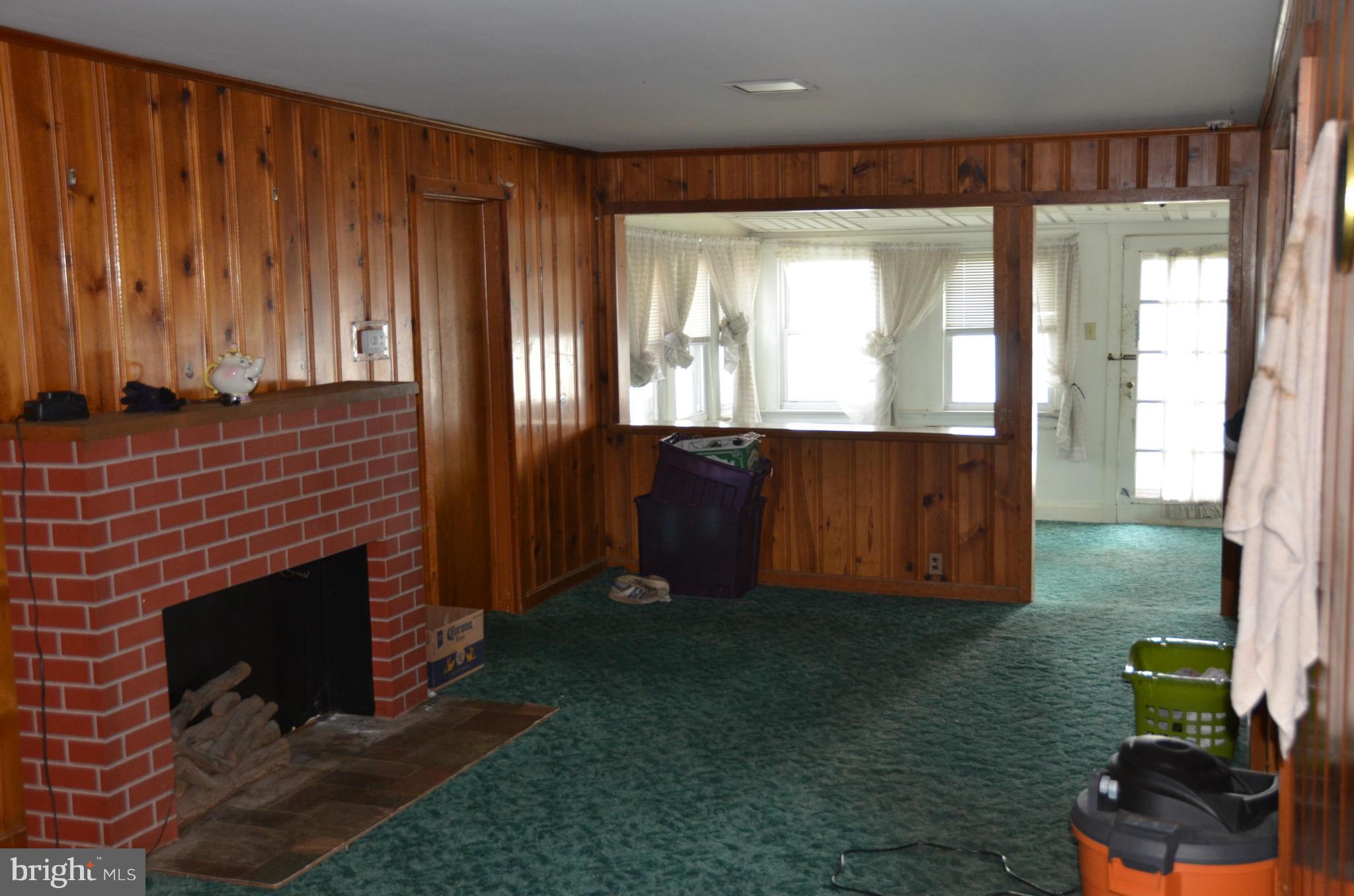 132 Bar Harbor Road Pasadena, MD 21122 - Photo 20 of 30 Living Room