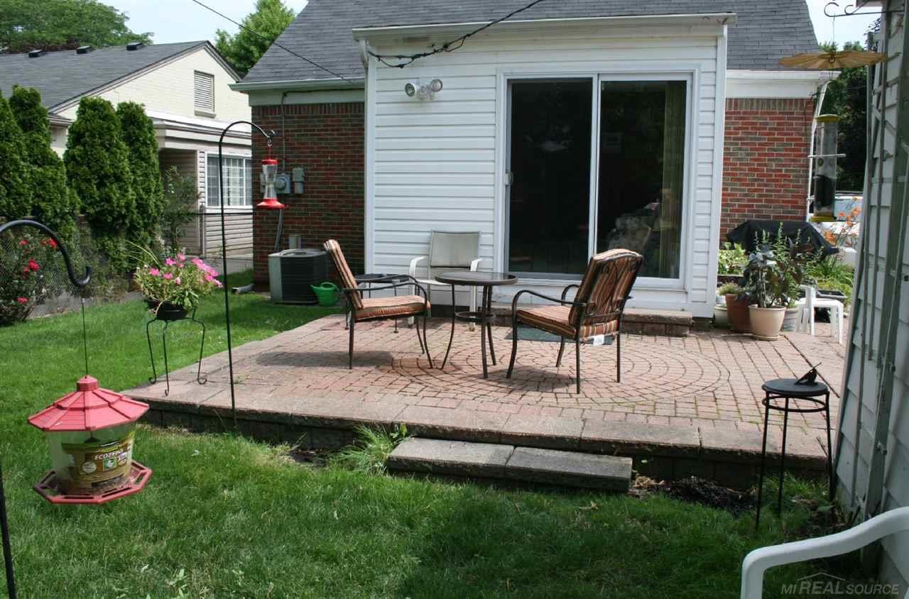359 Ridgemont Road Grosse Pointe Farms, MI 48236 - Photo 17 of 19
