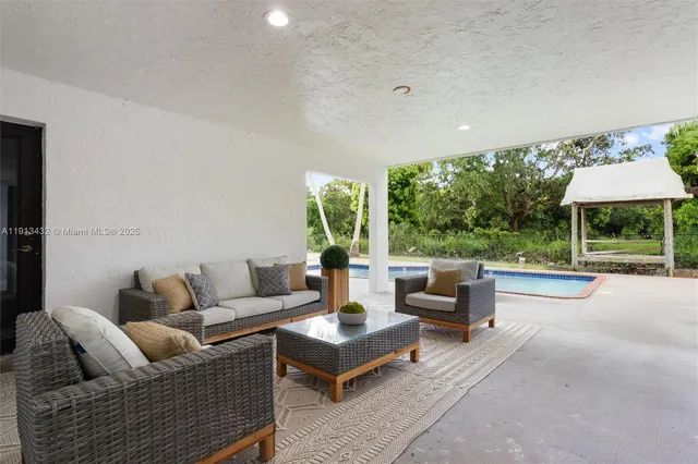 $2,575,000 | 6900 Southwest 136th Street, Palmetto Bay, FL 33156