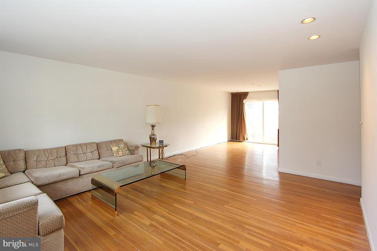 4045 Carthage Road Randallstown, MD 21133 - Photo 3 of 24 Living Room