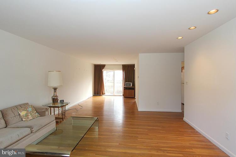 4045 Carthage Road Randallstown, MD 21133 - Photo 4 of 24 Living Room