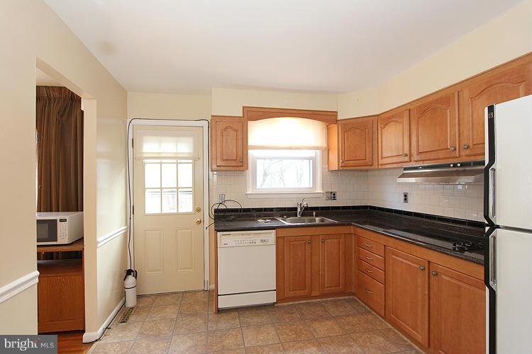 4045 Carthage Road Randallstown, MD 21133 - Photo 10 of 24 Kitchen