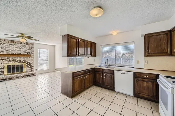 $2,600 | 2200 Sequoia Lane, Bedford, TX 76021