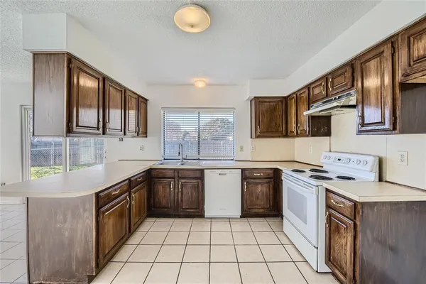 $2,600 | 2200 Sequoia Lane, Bedford, TX 76021