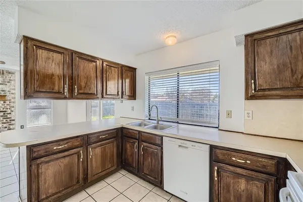 $2,600 | 2200 Sequoia Lane, Bedford, TX 76021