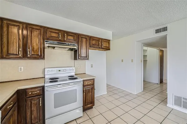 $2,600 | 2200 Sequoia Lane, Bedford, TX 76021