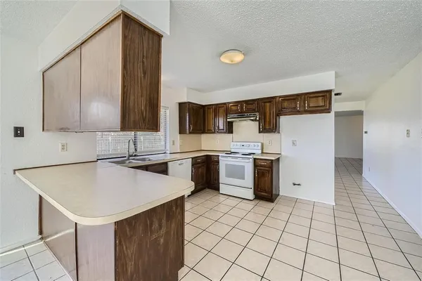 $2,600 | 2200 Sequoia Lane, Bedford, TX 76021
