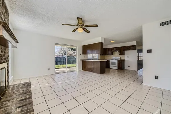 $2,600 | 2200 Sequoia Lane, Bedford, TX 76021