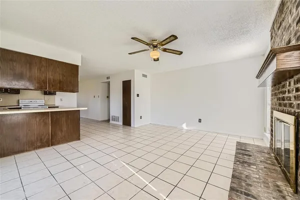 $2,600 | 2200 Sequoia Lane, Bedford, TX 76021