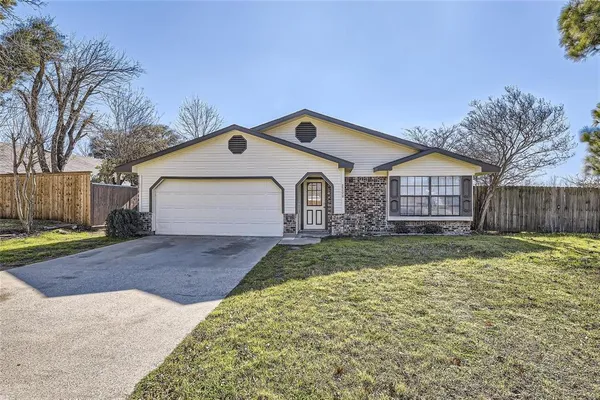 $2,600 | 2200 Sequoia Lane, Bedford, TX 76021