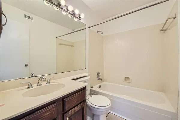 $2,600 | 2200 Sequoia Lane, Bedford, TX 76021