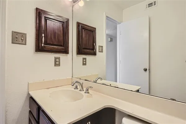 $2,600 | 2200 Sequoia Lane, Bedford, TX 76021