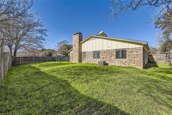 $2,600 | 2200 Sequoia Lane, Bedford, TX 76021