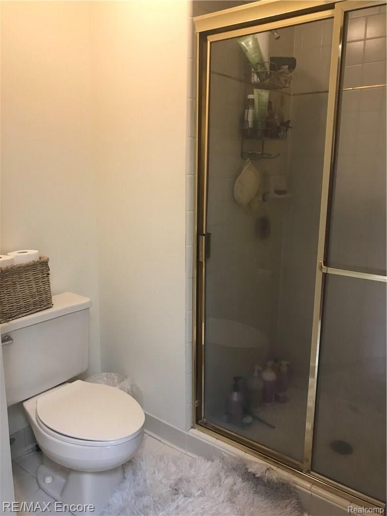 5269 Ridge Trail North Clarkston, MI 48348 - Photo 17 of 28 Master Shower