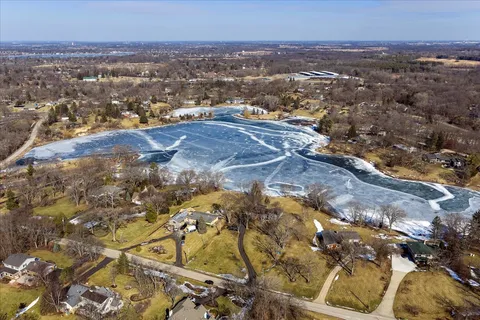 $1,245,000 | 431 Maplewood Drive, Barrington, IL 60010