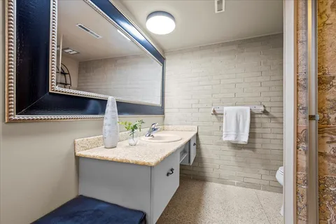 $1,245,000 | 431 Maplewood Drive, Barrington, IL 60010